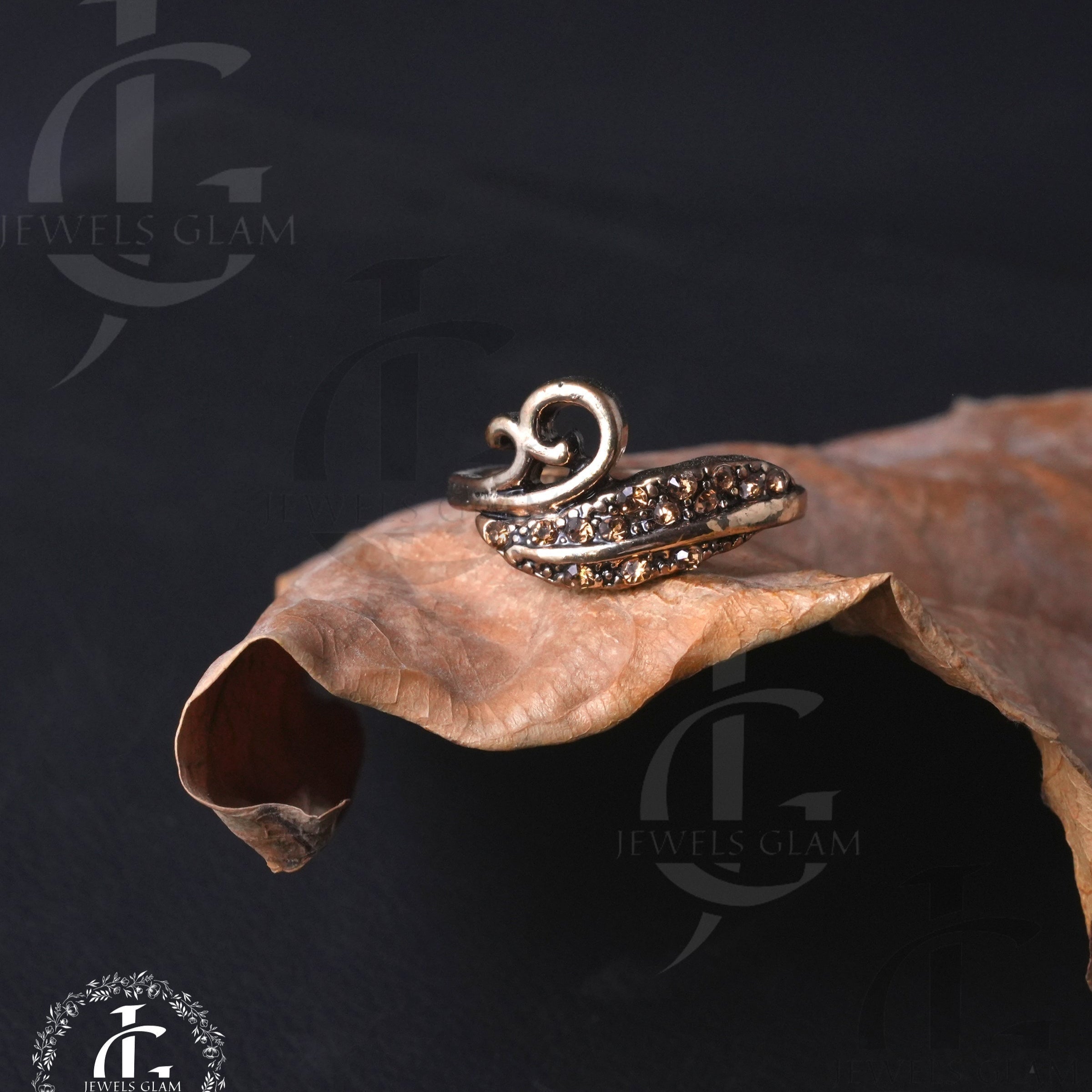 Elegant Swirl Crystal Ring