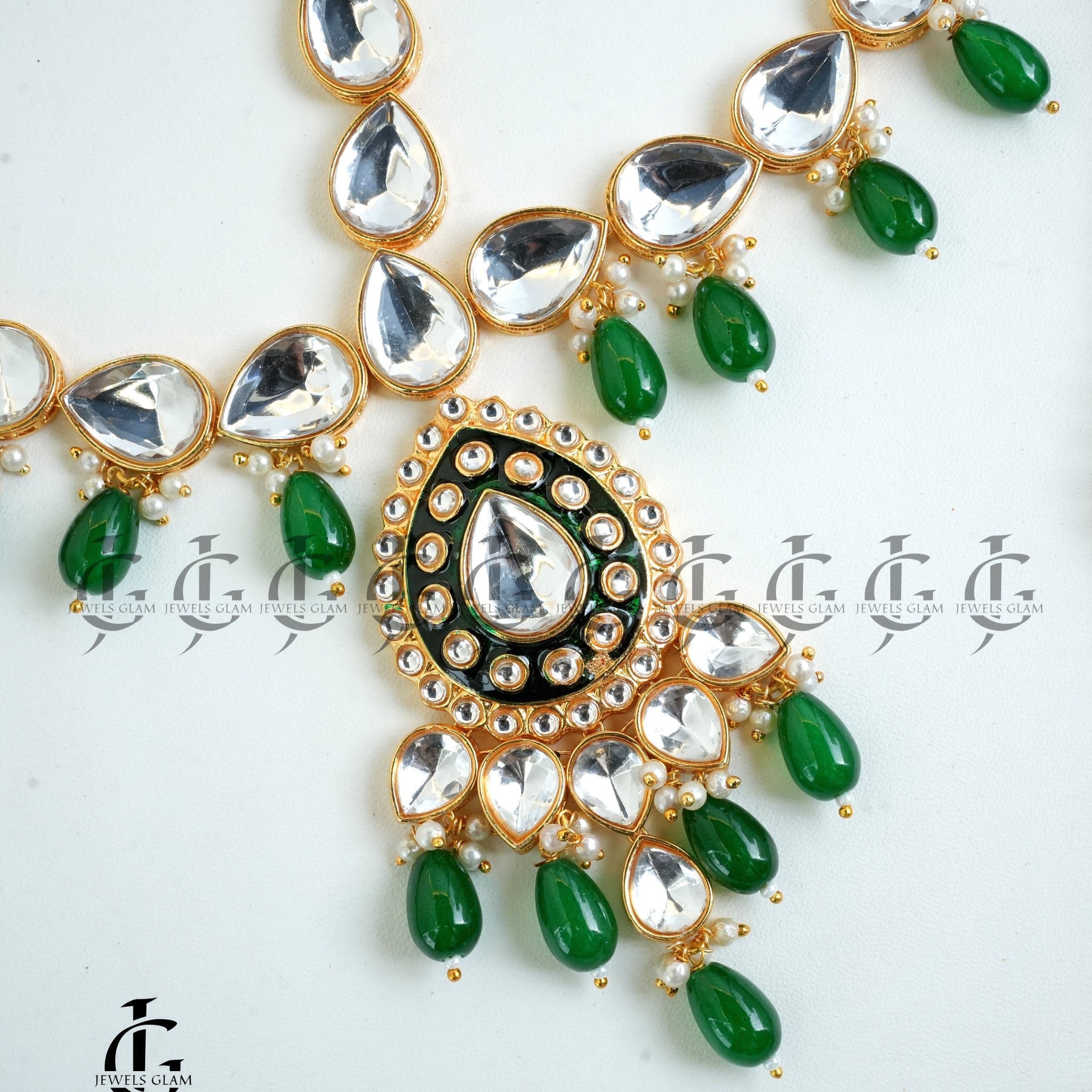 Gleaming Kundan and Emerald Bridal Jewelry Set