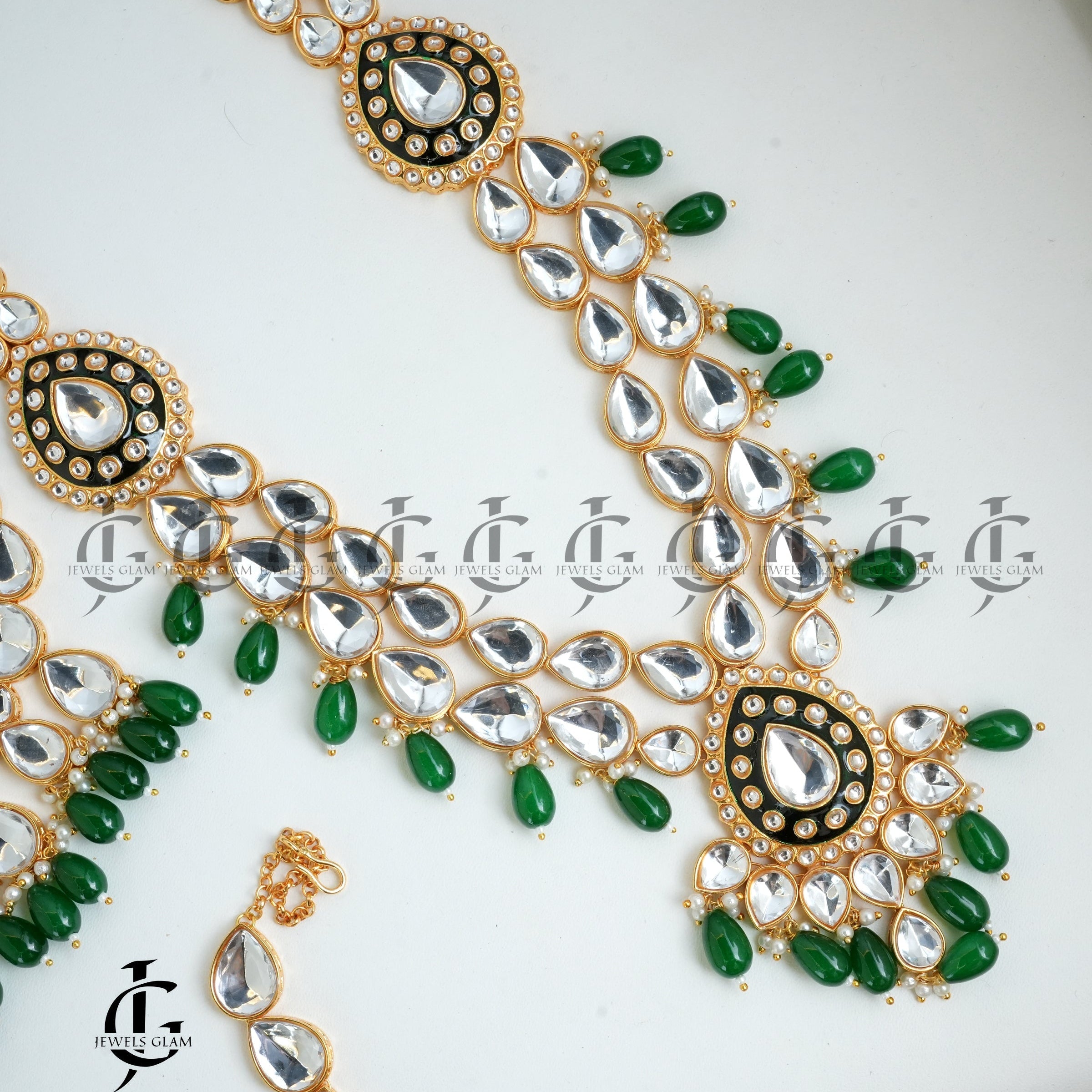 Gleaming Kundan and Emerald Bridal Jewelry Set