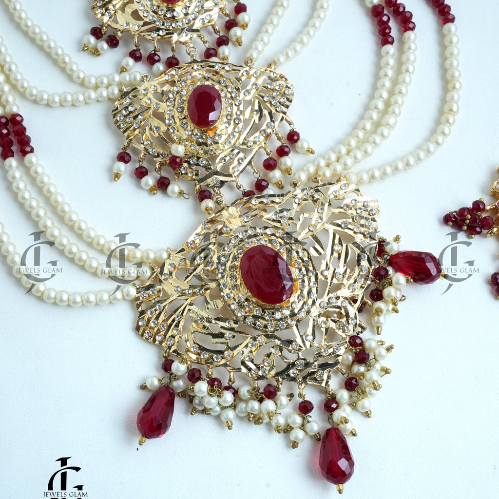 Gold-Tone Pearl Bridal Jewelry Set with Intricate Detailing