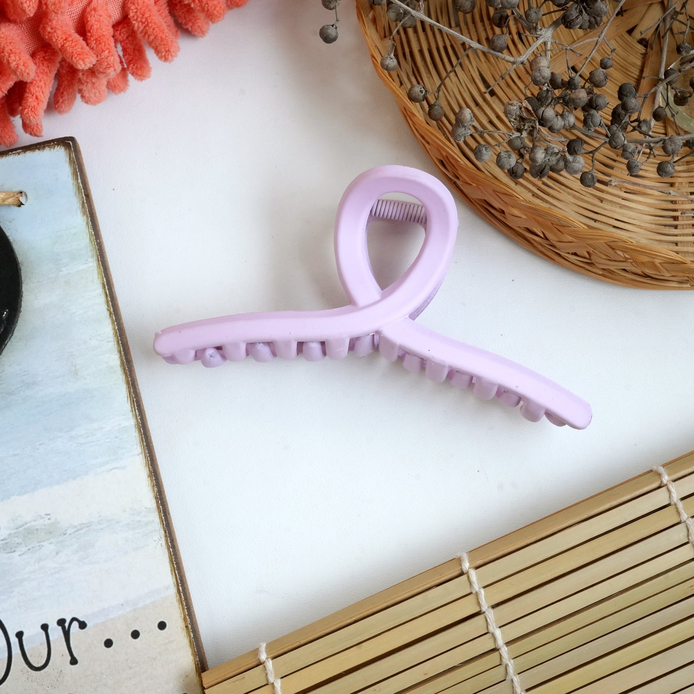 Minimalist Matte Hair Claw Clips – Classic Elegance"