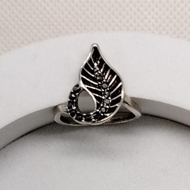 Elegant Leaf Whisper Ring